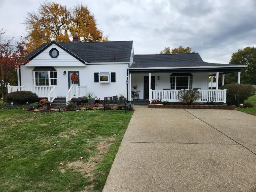 Norandex Woodsman Select White Vinyl siding, gutters, and downspouts by Biltmore Exteriors