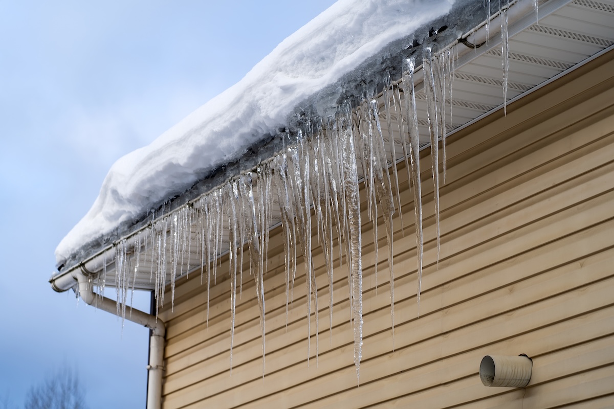 ice dam on gutters